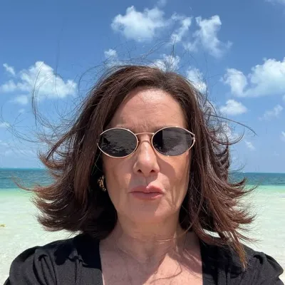 Gloria Calzada profile