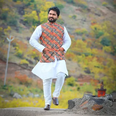 Lahu Aade Official profile