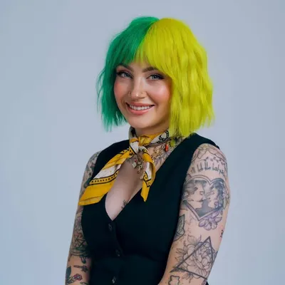 LINDZIE GERONI | TORONTO HAIRSTLIST profile