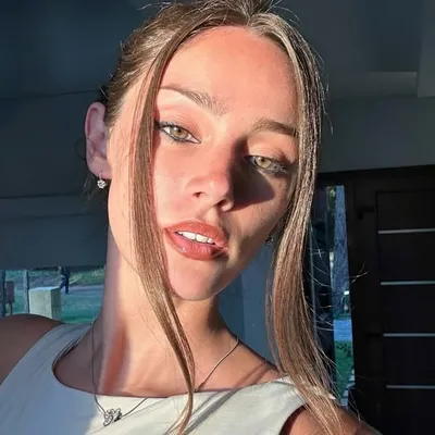 Lara profile