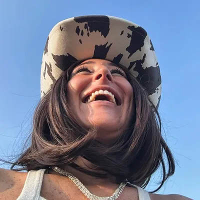 ⠀⠀⠀⠀⠀⠀ ⠀⠀⠀⠀• Laura Matucci • profile