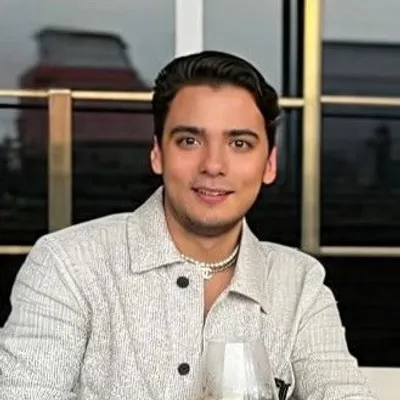 Eduardo Luna profile