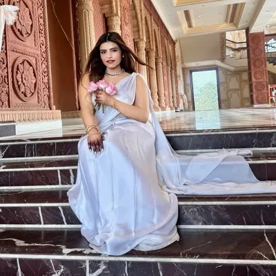 LAMHA PARASHAR | Fashion, Travel & Lifestyle profile