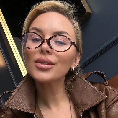 Jekaterina | grid layout design | ugc | photoshoots profile