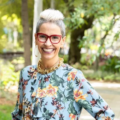 Mona Velásquez profile