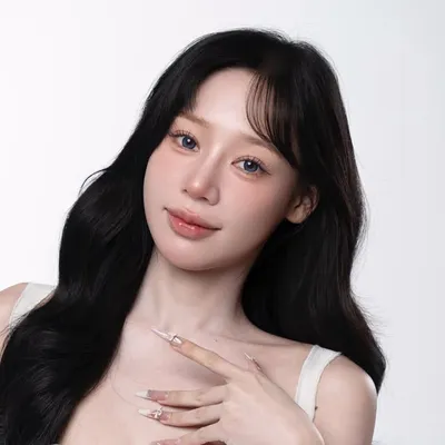 Lan Yu Ting 📧藍藍|美學教育講師|美業行銷 profile