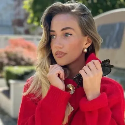 Lara Mai profile
