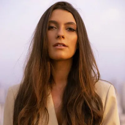 Lara Barzilai profile