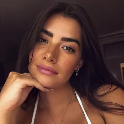 LARA 🧡 profile