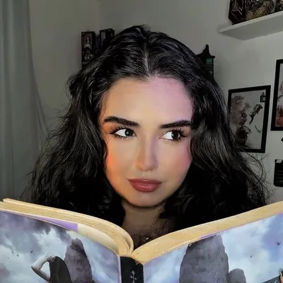 Lara Reina profile