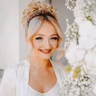 Lara Voler Goličnik profile