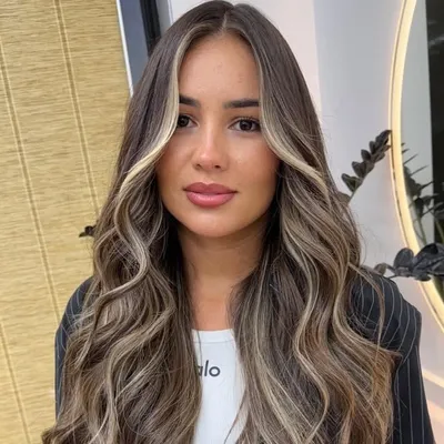 Lara Munique profile