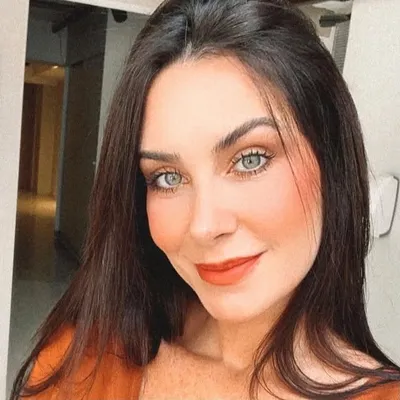 Larissa Erthal profile