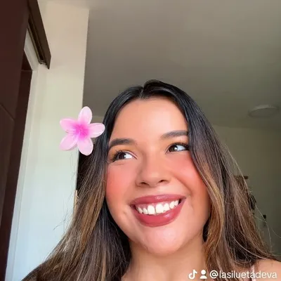 Alejandra🌈 Instagram profile photo