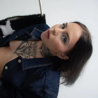Launo Klaudia Kardel profile