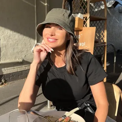 Laura profile