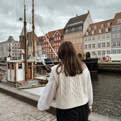 Laura profile