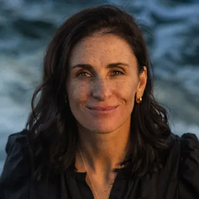 Laura McKowen profile
