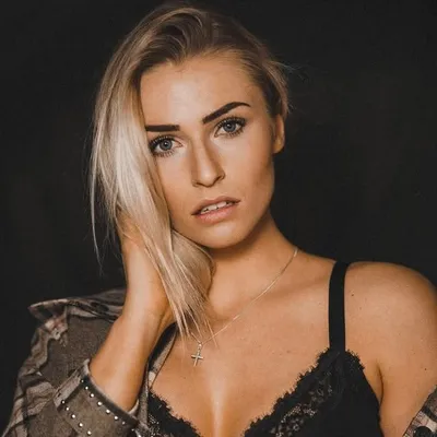 LAURA STELLA profile