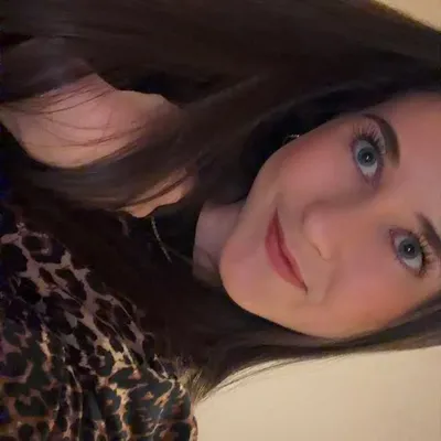 l a u r a profile