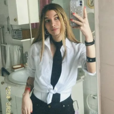 Laura ๐ profile