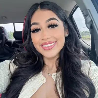 Laura Salas profile
