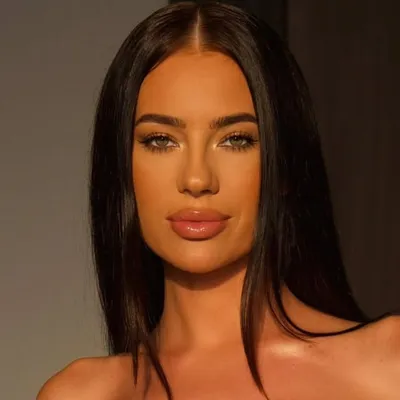 Laura Badura profile
