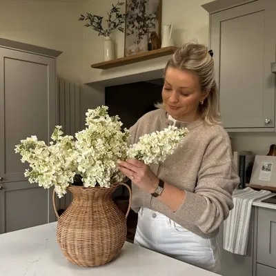 Laura Byrnes Home profile