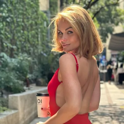 Laura Carmine profile