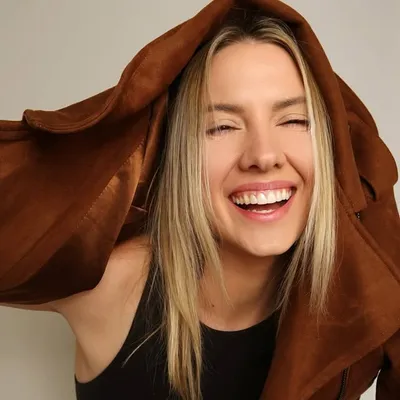 LAURA JANSEN profile