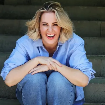 LAURA JANE WILLIAMS profile