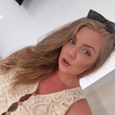 Laura Dawson profile