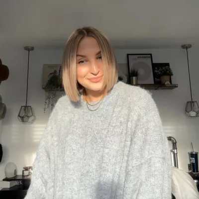 LAURA• Simple outfit inspo profile