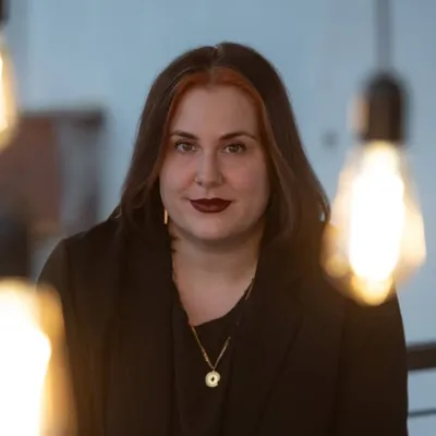 Laura Kneidl profile