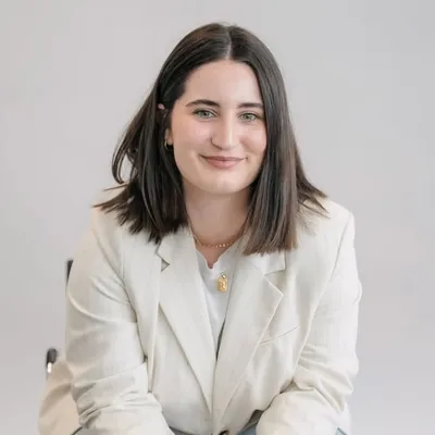 Laura Lucaci profile