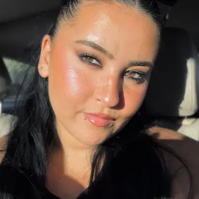 Laura Madar Makeup profile