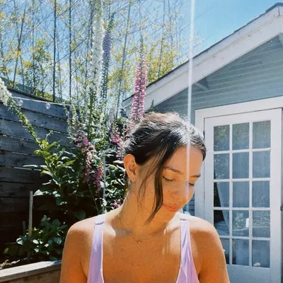 Laura McRae profile