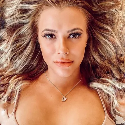 Laura Narjes profile