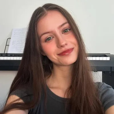 Laura Petrinec profile