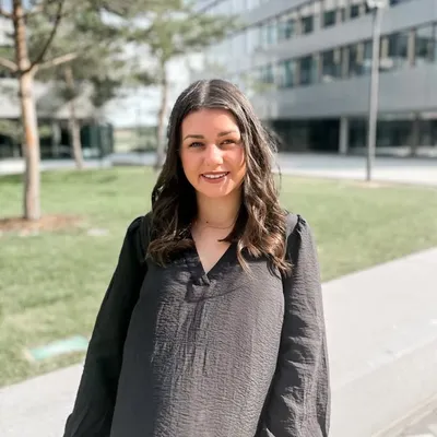 LAURA | 23 profile