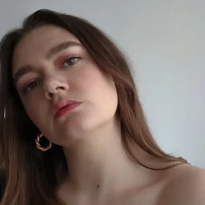 Laura Rebecca Sarholz profile