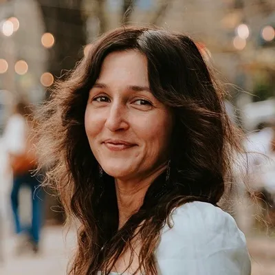 Laura Seraydarian profile