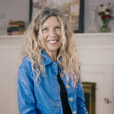 Laura L. Smith | Author, Speaker, Podcaster & Seminary student profile