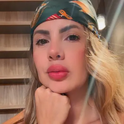 Laura Valencia profile