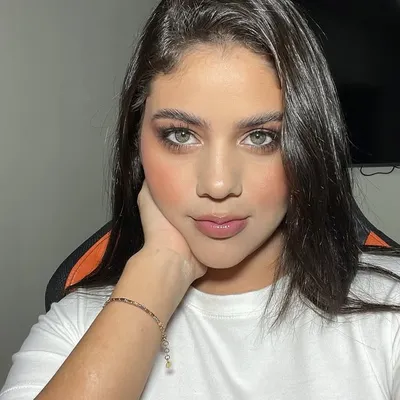 Laura vides profile