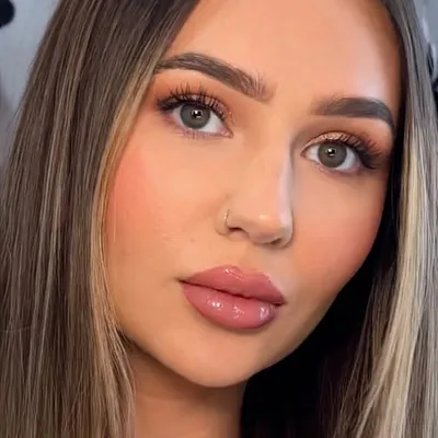 laurel alexandra profile