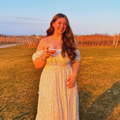 Lauren Ottewell💐🤍 profile