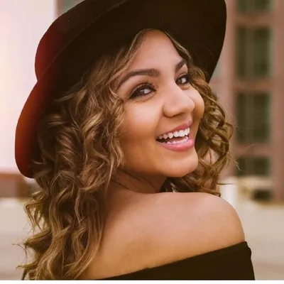LAUREN NICHOLE profile