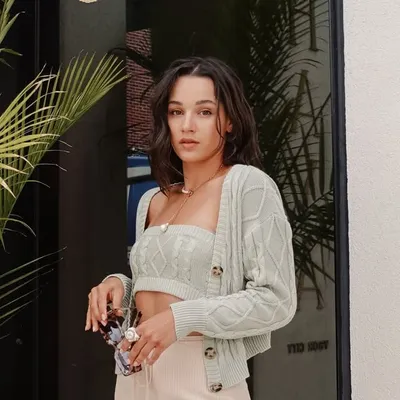 LAUREN SCHWEC profile