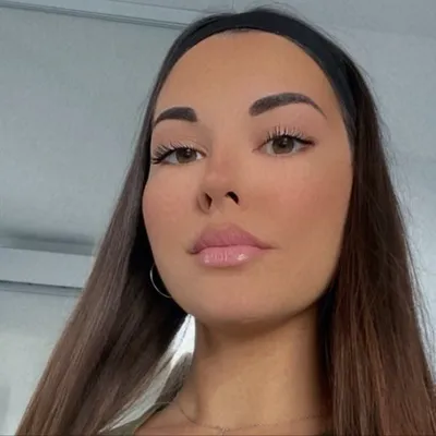 L A U R I N D A💎 Instagram profile photo